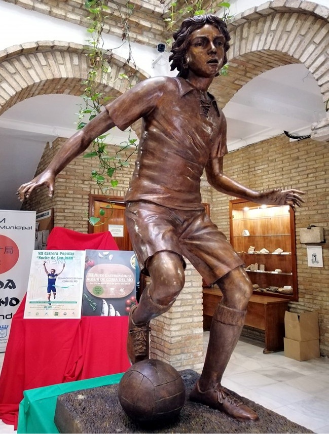Monumento al futbolista coriano